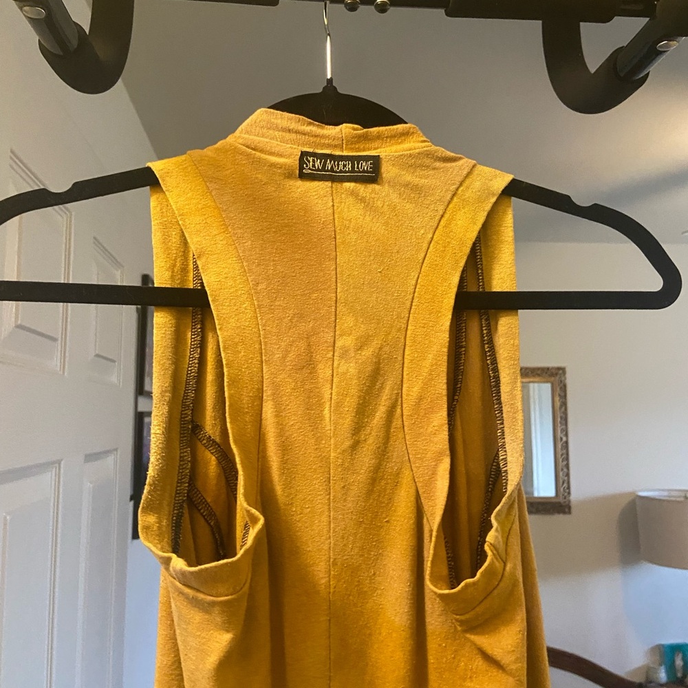 Size Small - Picture 3 of 3